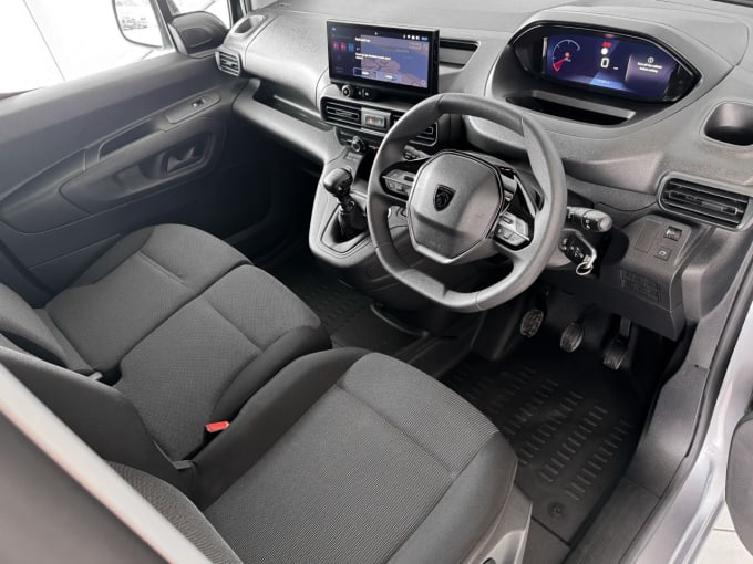 2025 Peugeot Partner