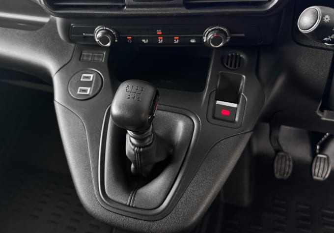 2025 Peugeot Partner