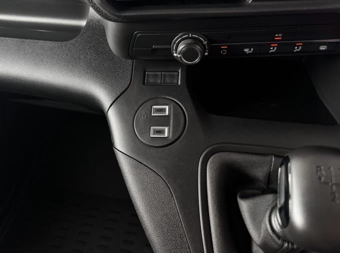 2025 Peugeot Partner