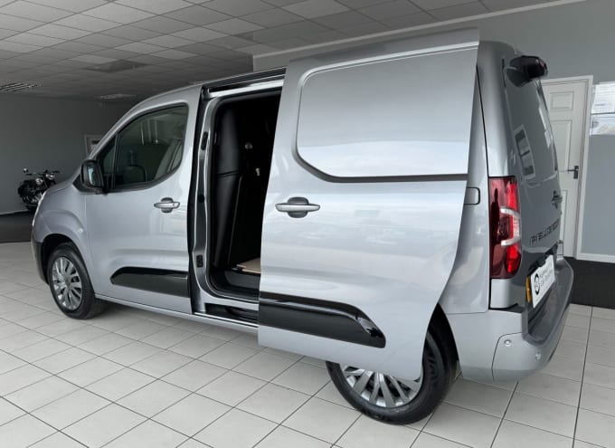 2025 Peugeot Partner