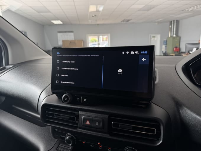 2025 Peugeot Partner