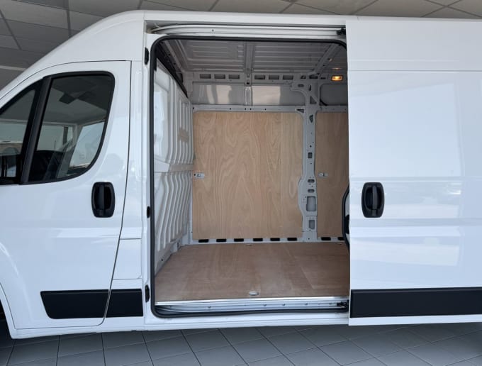 2025 Peugeot Boxer