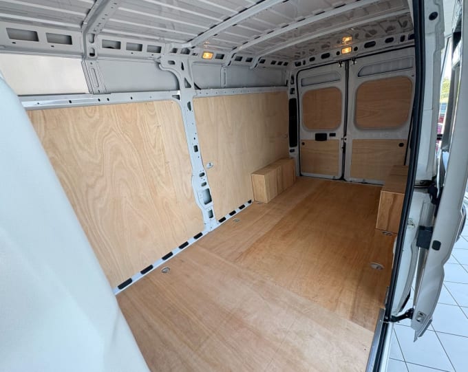 2025 Peugeot Boxer