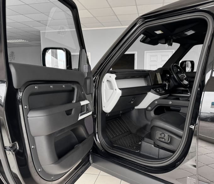 2025 Land Rover Defender