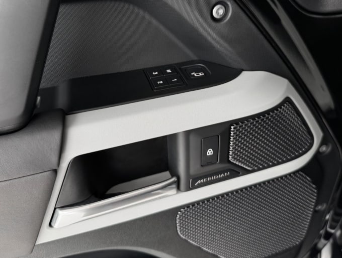 2025 Land Rover Defender