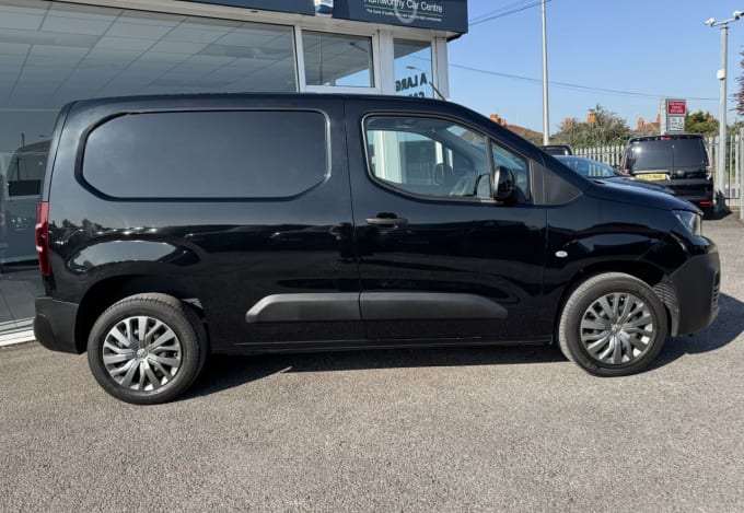 2025 Peugeot Partner