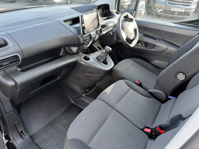 2025 Peugeot Partner