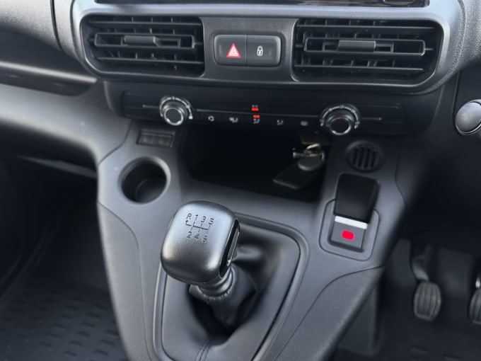 2025 Peugeot Partner