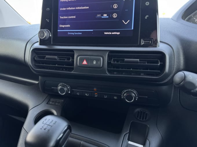 2025 Peugeot Partner
