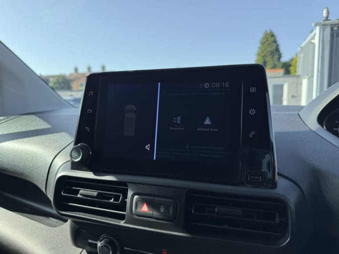 2025 Peugeot Partner