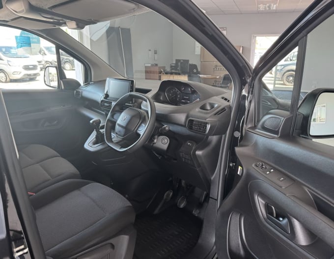 2025 Peugeot Partner