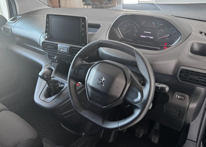 2025 Peugeot Partner