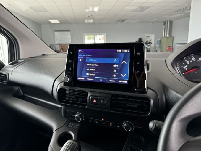 2025 Peugeot Partner
