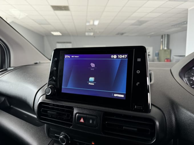 2025 Peugeot Partner