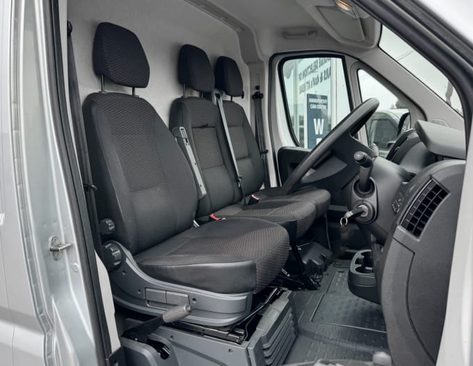 2025 Peugeot Boxer