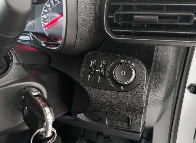 2025 Vauxhall Combo