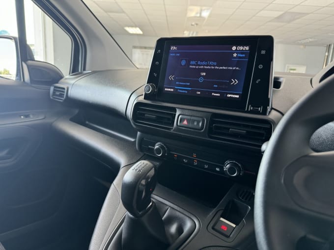 2025 Peugeot Partner