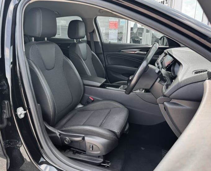 2025 Vauxhall Insignia