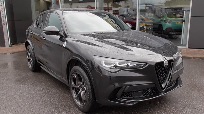 2025 Alfa Romeo Stelvio