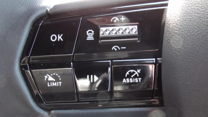 2025 Alfa Romeo Junior Ibrida