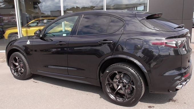 2025 Alfa Romeo Stelvio