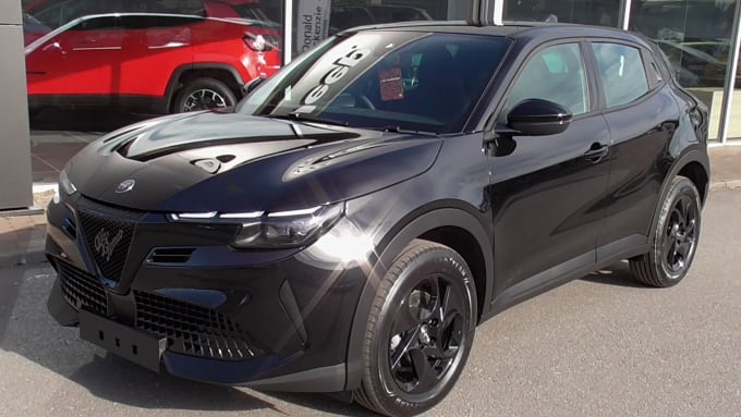 2025 Alfa Romeo Junior Ibrida