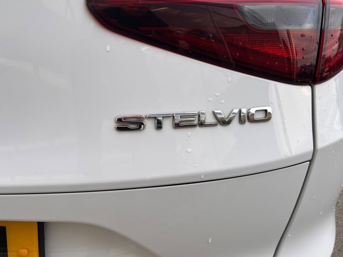 2022 Alfa Romeo Stelvio