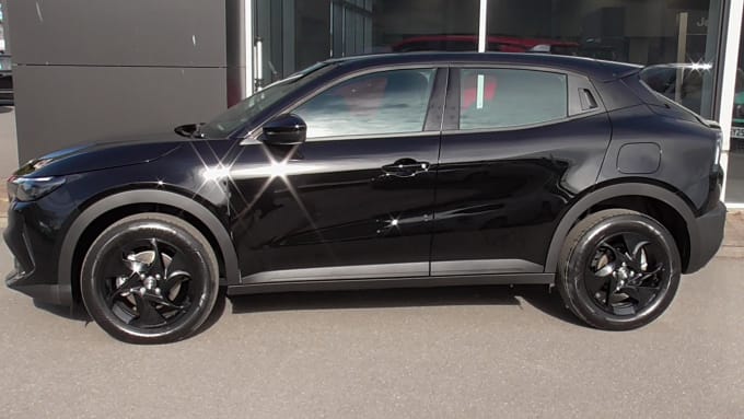 2025 Alfa Romeo Junior Ibrida