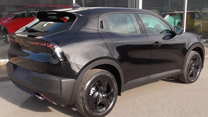 2025 Alfa Romeo Junior Ibrida
