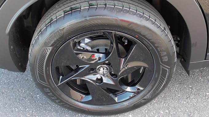 2025 Alfa Romeo Junior Ibrida