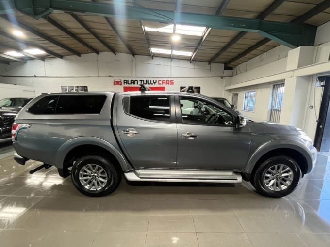 2025 Mitsubishi L200