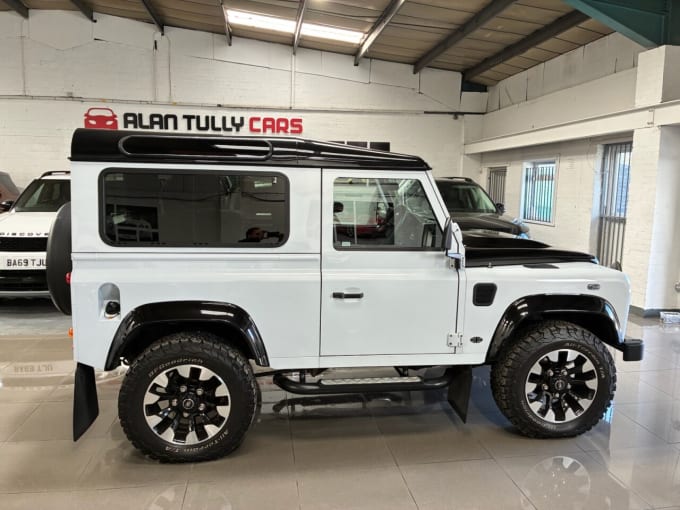 2025 Land Rover Defender 90