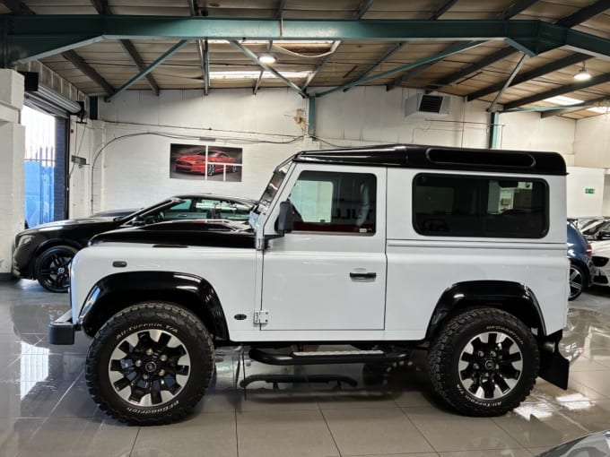 2025 Land Rover Defender 90