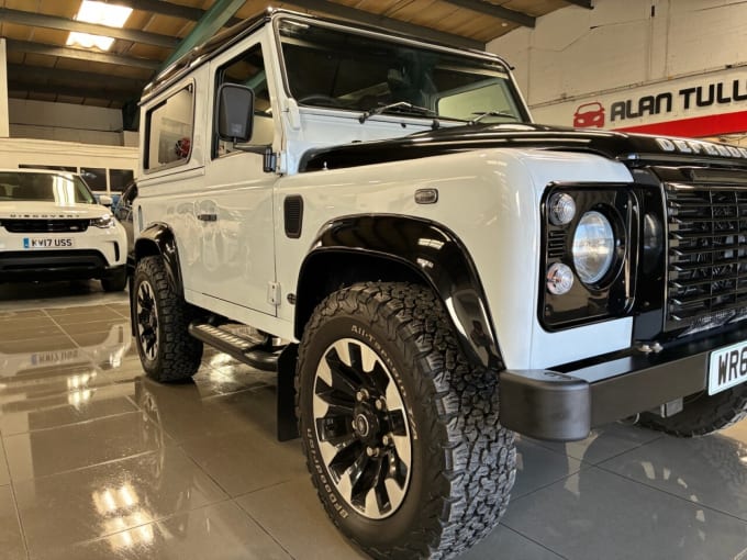 2025 Land Rover Defender 90