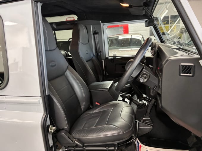 2025 Land Rover Defender 90
