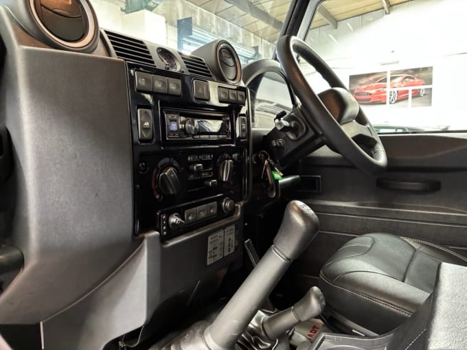 2025 Land Rover Defender 90