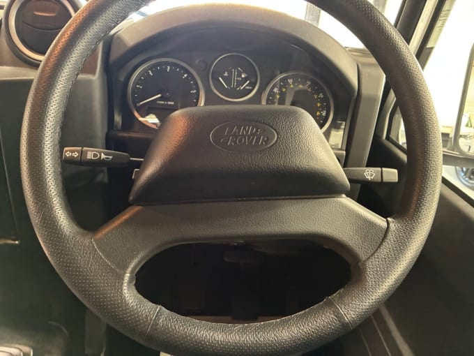 2025 Land Rover Defender 90