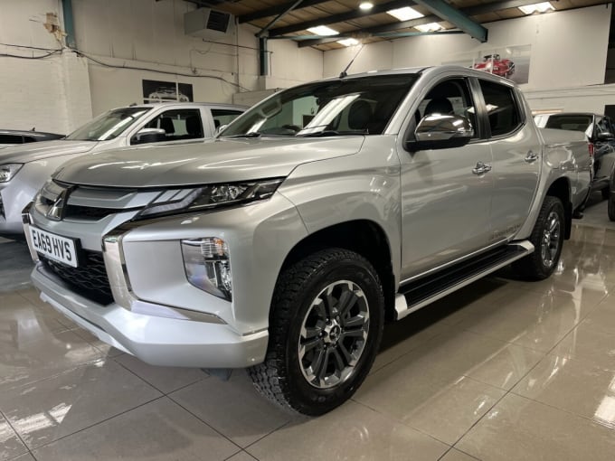 2025 Mitsubishi L200