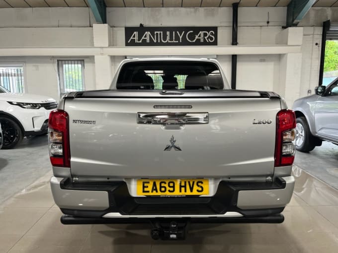 2025 Mitsubishi L200