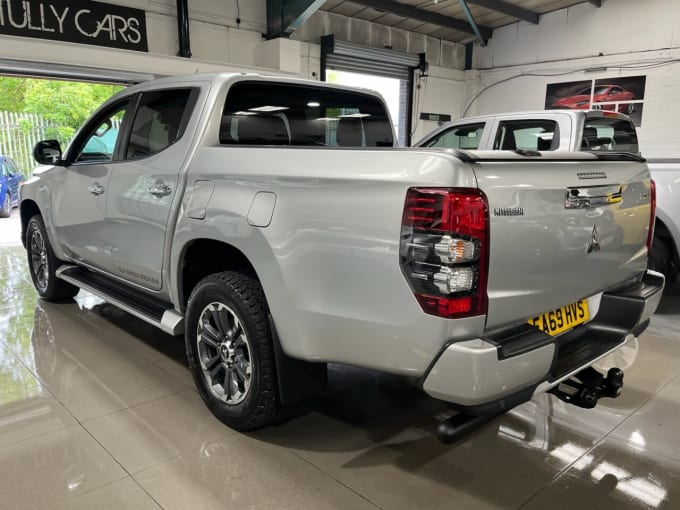 2025 Mitsubishi L200