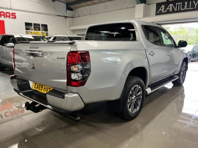 2025 Mitsubishi L200