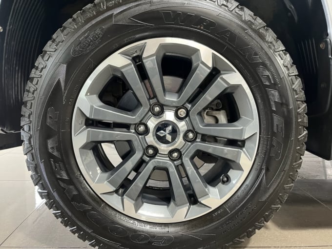 2025 Mitsubishi L200