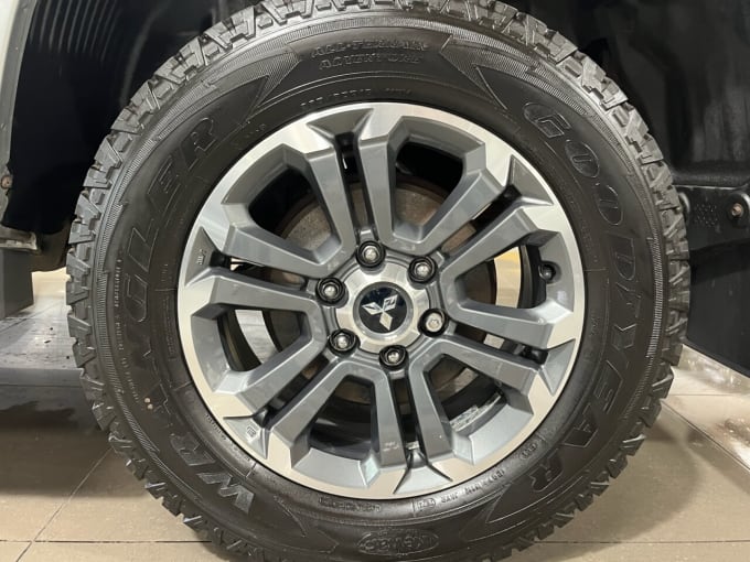 2025 Mitsubishi L200