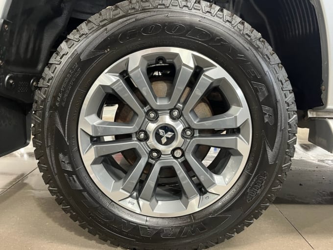 2025 Mitsubishi L200