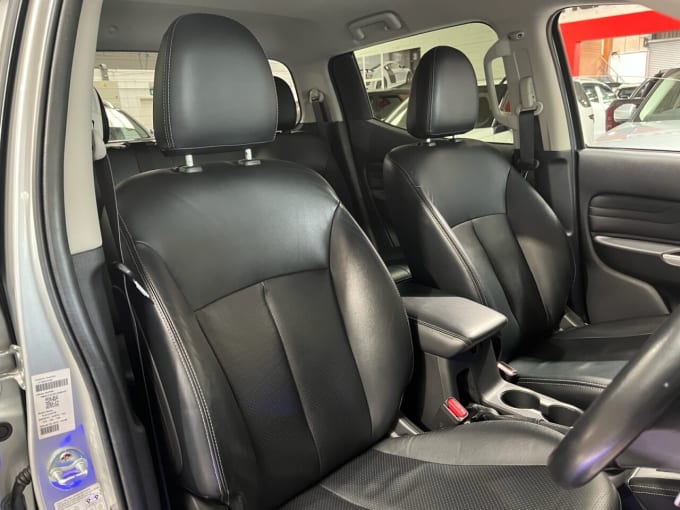 2025 Mitsubishi L200