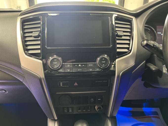 2025 Mitsubishi L200