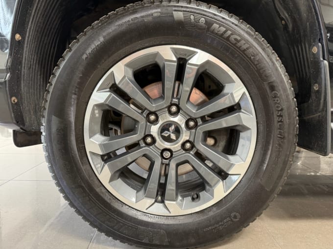 2025 Mitsubishi L200