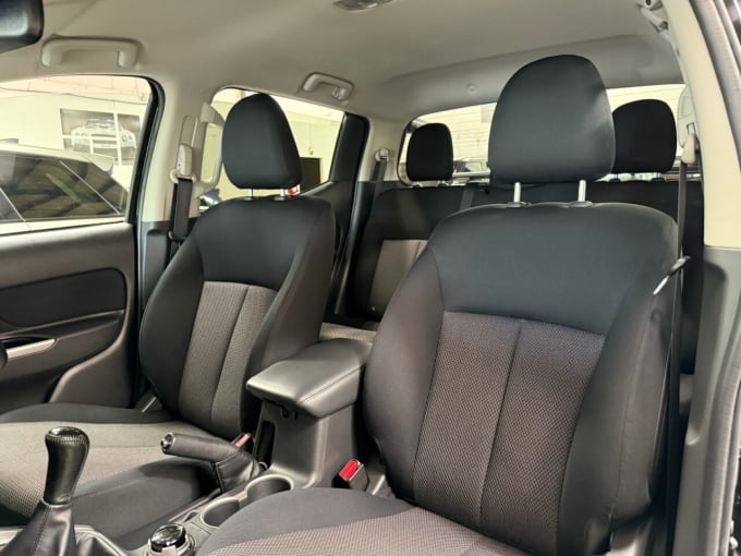 2025 Mitsubishi L200