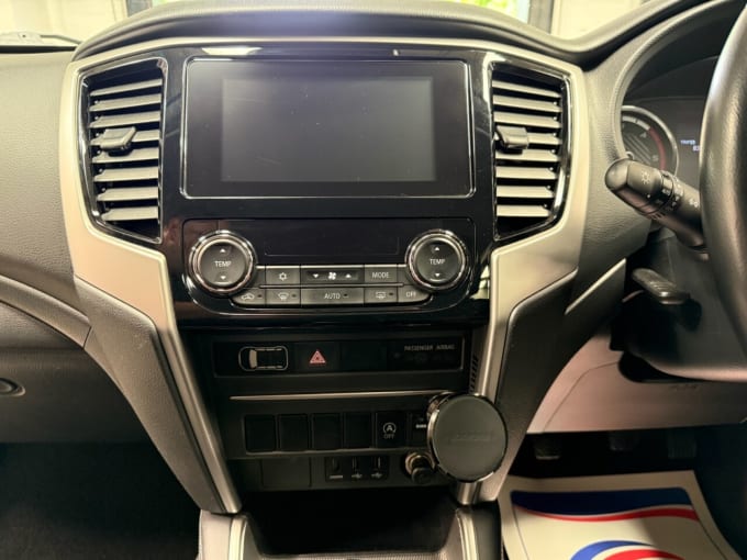 2025 Mitsubishi L200