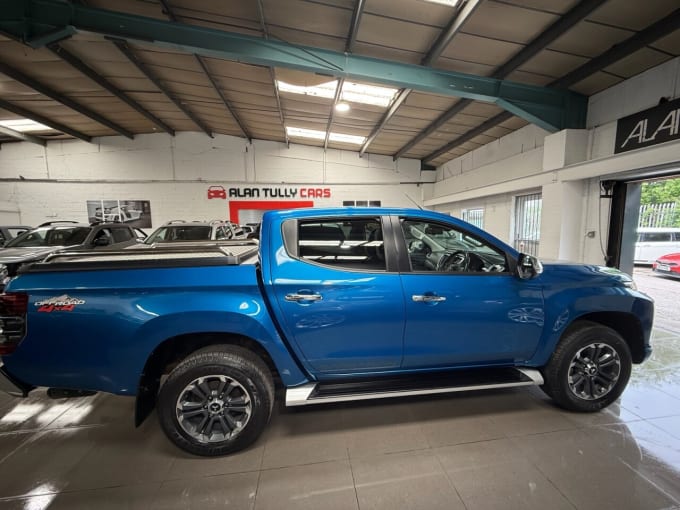 2025 Mitsubishi L200